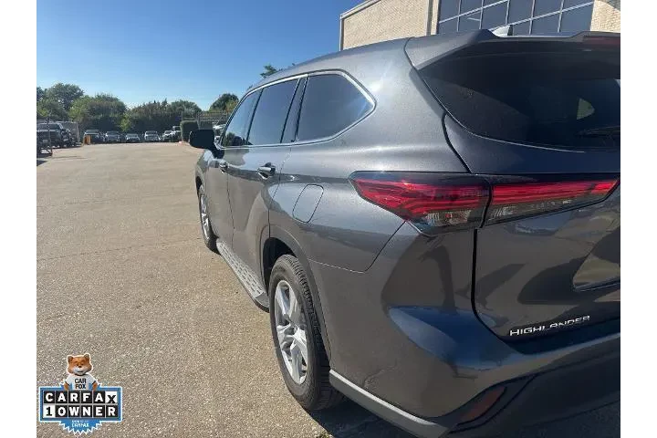 $26256 : Toyota Highlander 2021 L 4dr image 2