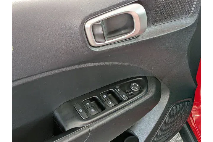 $16494 : Hyundai VENUE 2023 SEL 4dr C image 9