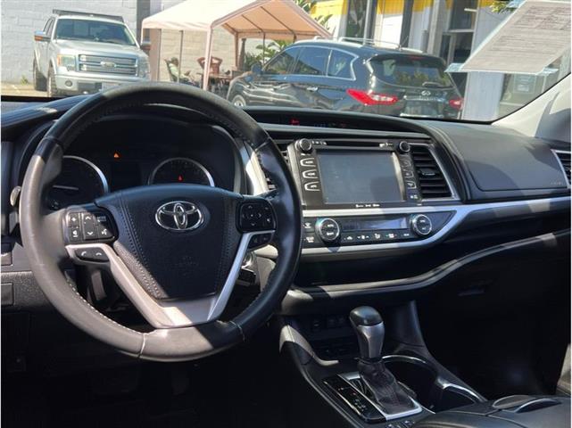 2019 Toyota Highlander XLE image 7