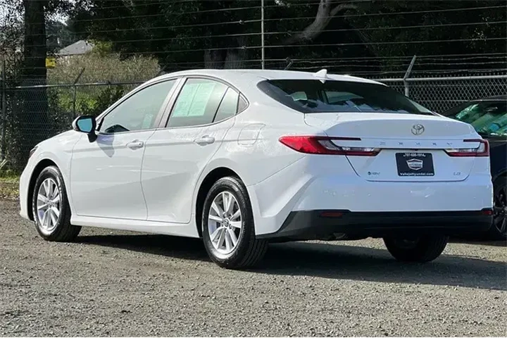 $27490 : Toyota Camry 2025 LE 4dr Sed image 9