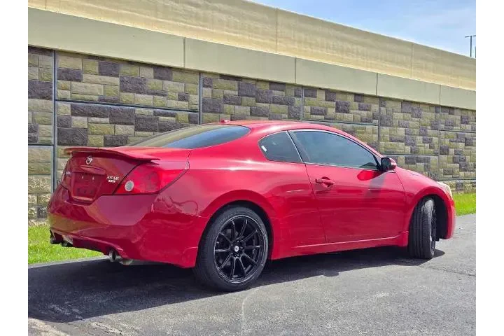 $9996 : Nissan Altima 2010 3.5 SR 2d image 9