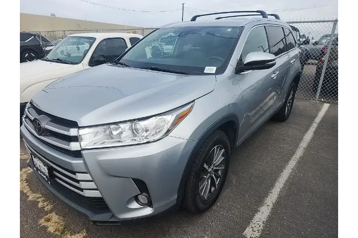 $22781 : Toyota Highlander 2019 XLE 4 image 3