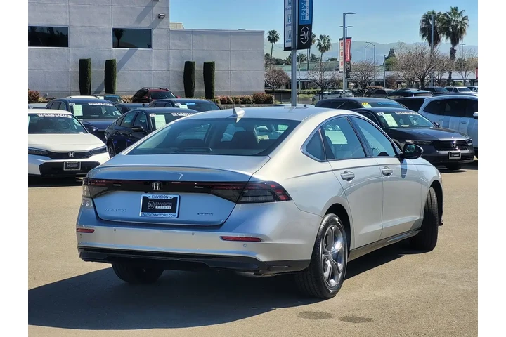 $32887 : Honda Accord Hybrid 2026 EX- image 5