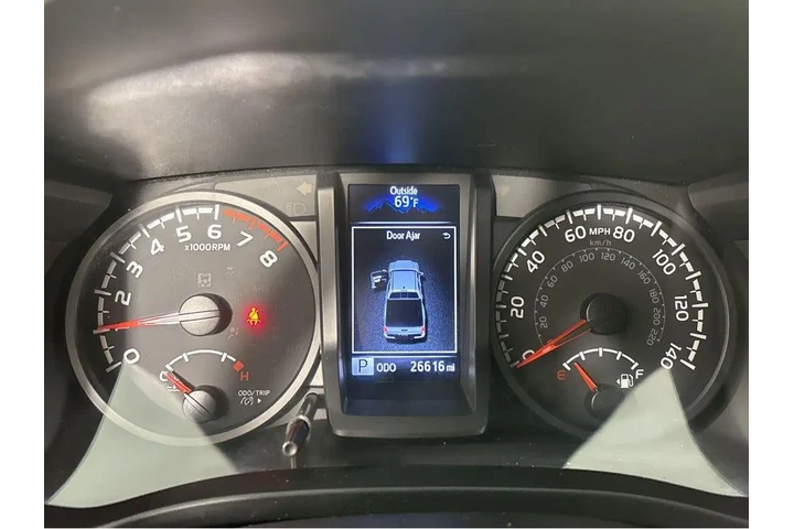 $35000 : Gold Certified2023 Tacoma SR image 4