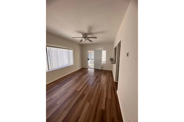$1550 : Studio 1151 E Appleton St. image 3