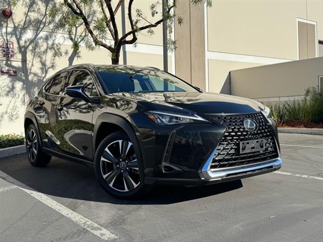 2019 UX 200 Base 4D SUV FWD image 1