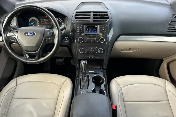 $12932 : Ford Explorer 2018 AWD XLT 4 image 3