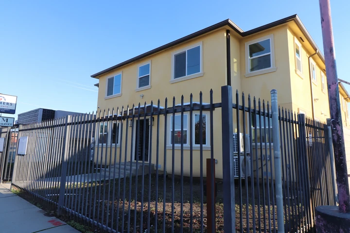 BAKERSFIELD APARTAMENTO- 1 REC image 1