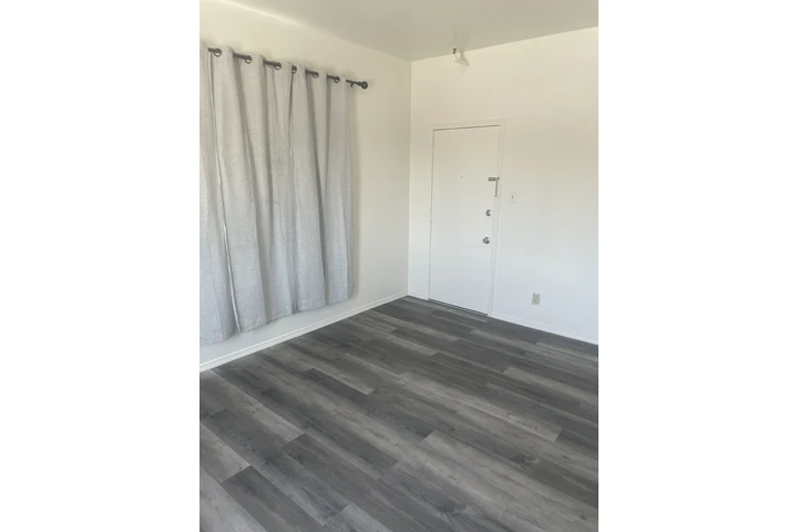 $1695 : Boyle Heights 1 recamara image 5