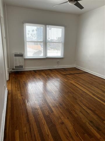 $1300 : Studio apartment available now image 1