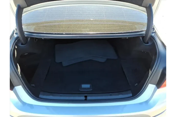 $15949 : BMW 5 Series 2019 530e iPerf image 6