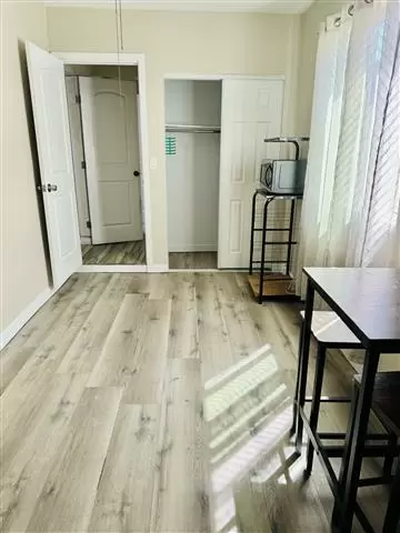 $1200 : Estudio en renta Compton image 2