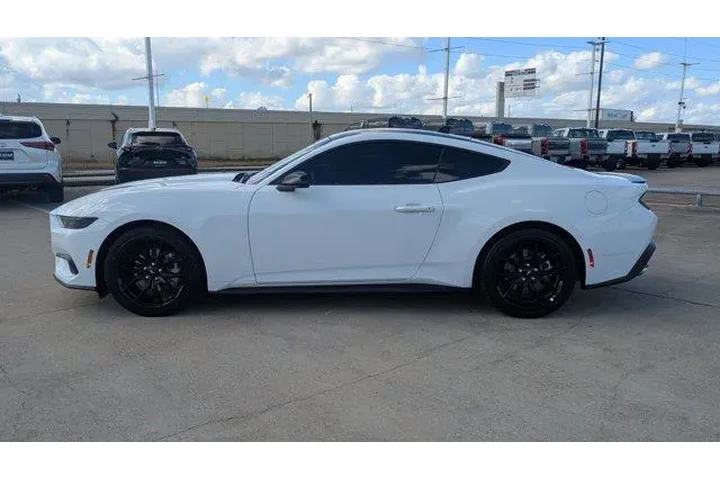 $29400 : Ford Mustang 2025 EcoBoost 2 image 6