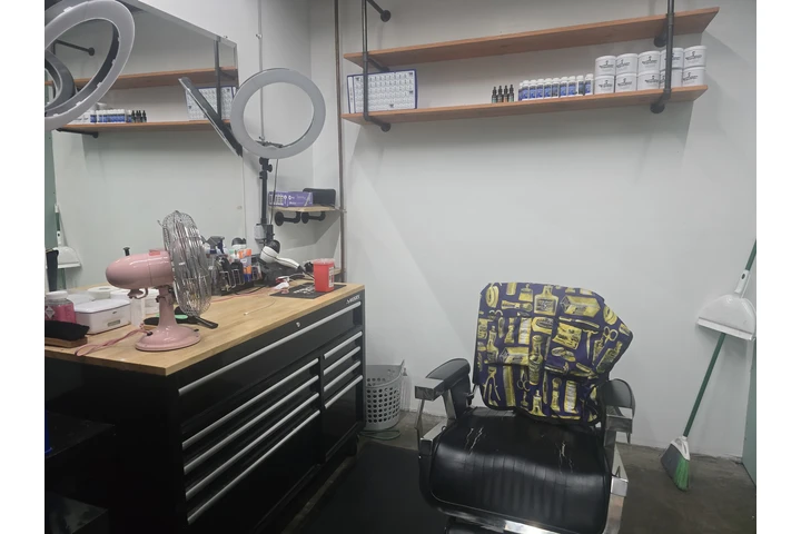 $1000 : Espacio comercial en renta image 3
