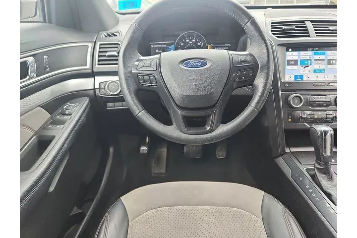$13442 : Ford Explorer 2017 AWD XLT 4 image 9