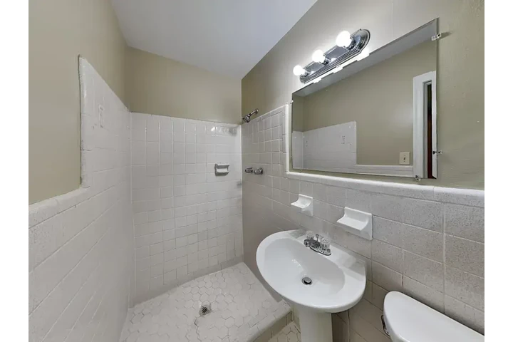 $970 : 3bedroom/2bathroom apartment image 3