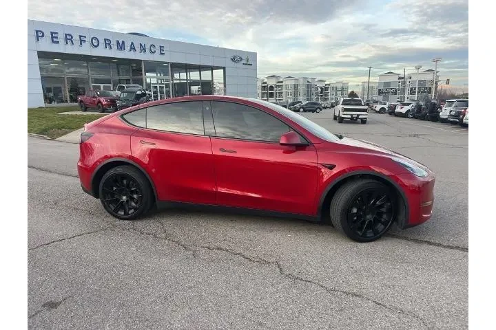 $22964 : Tesla Model Y 2021 AWD Long image 4