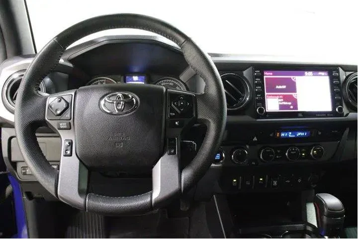 $39998 : Toyota Tacoma 2022 4x4 TRD S image 8