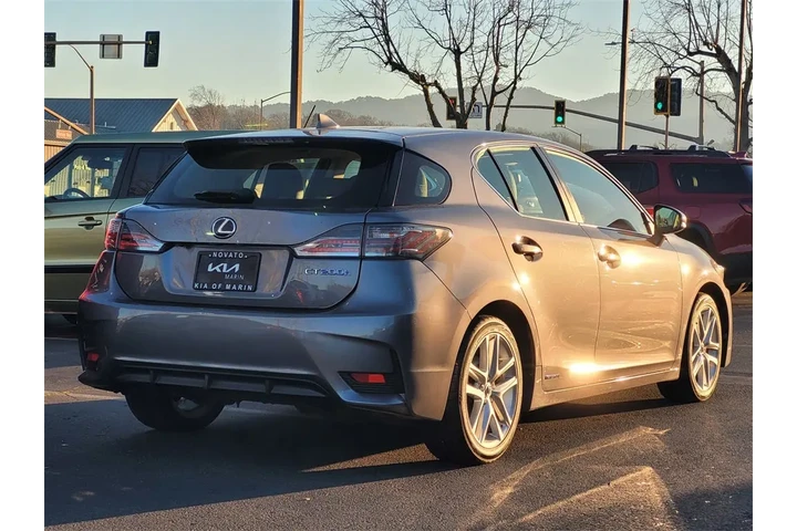 $18995 : 2017 CT 200h image 5