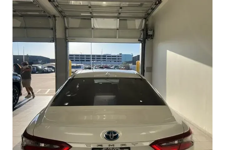 $26378 : Toyota Camry Hybrid 2024 LE image 7