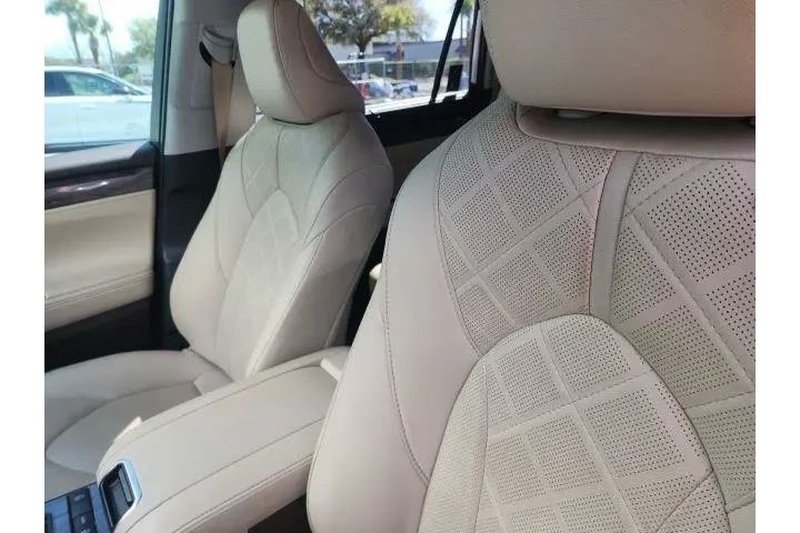 $36626 : Toyota Highlander 2021 Limit image 8