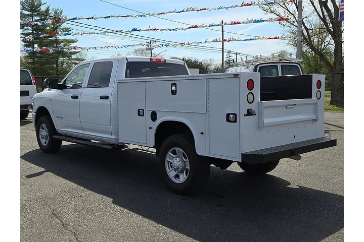 2022 RAM 2500 Tradesman Crew image 4