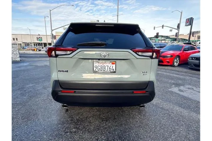 $31890 : Toyota RAV4 2023 AWD XLE Pre image 8