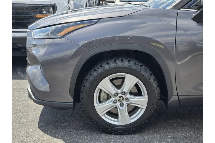 $23497 : Toyota Highlander 2021 L 4dr image 5