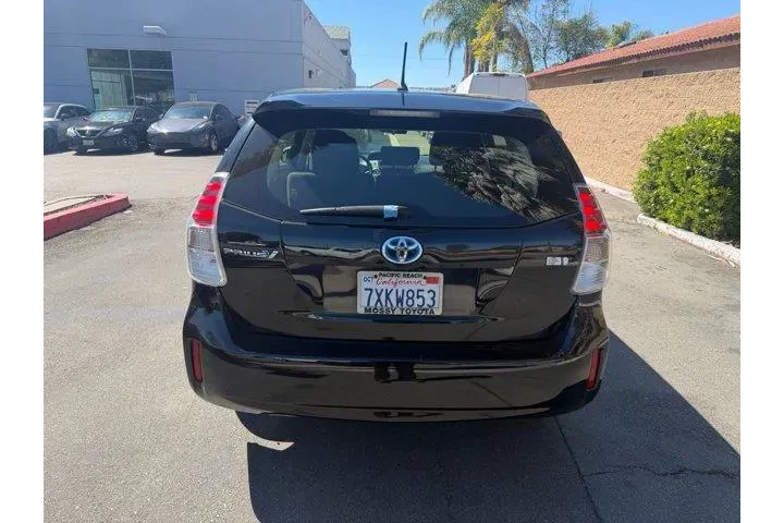 $12710 : Toyota Prius v 2017 Two 4dr image 6