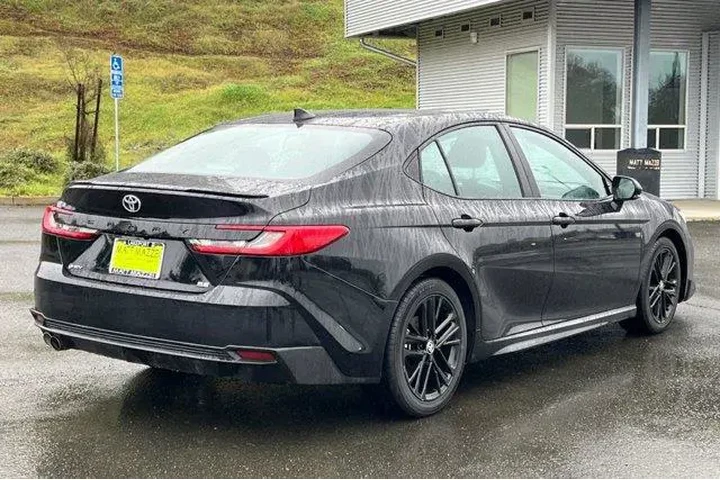 $28908 : Toyota Camry 2025 SE 4dr Sed image 8