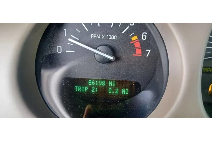 $5695 : 2001 LeSabre Custom image 10