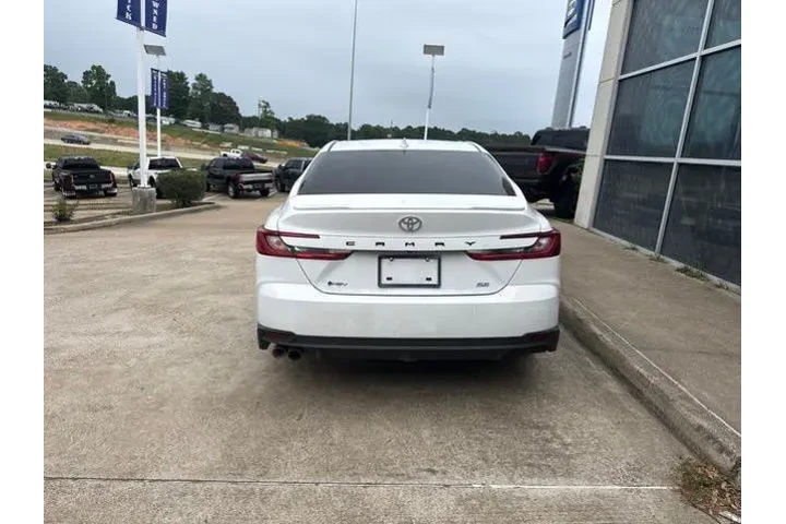 $32988 : Toyota Camry 2026 SE 4dr Sed image 6