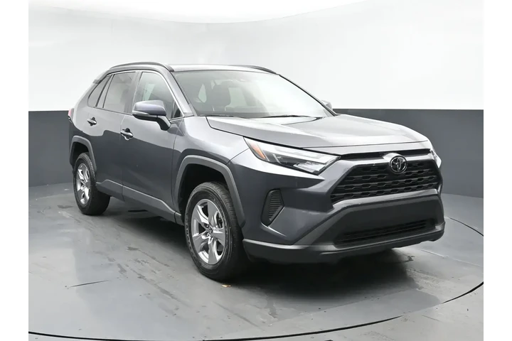 $23995 : Toyota RAV4 2023 AWD XLE 4dr image 2