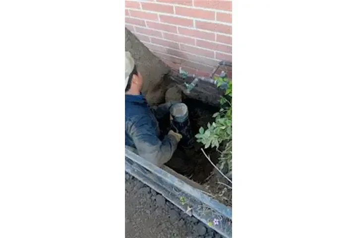 PLOMERO LEONEL (818) 626-7172 image 3