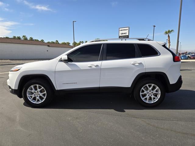 $14510 : Pre-Owned 2017 CHEROKEE LATIT image 4