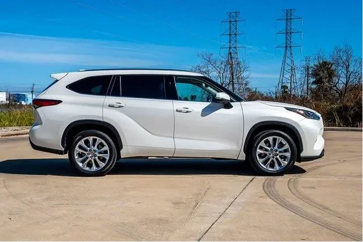 $26836 : Toyota Highlander 2021 Limit image 6
