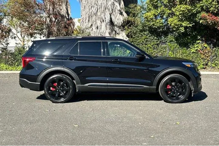 $37589 : Ford Explorer 2022 AWD ST 4d image 3