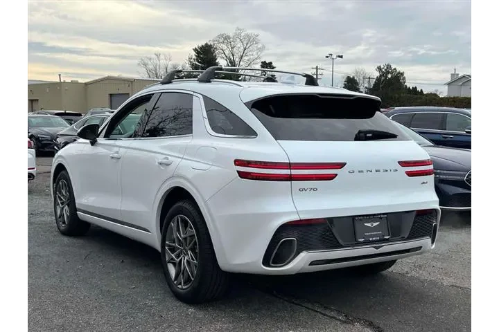 $33930 : Genesis GV70 2023 AWD 2.5T S image 8