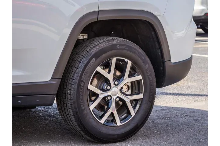 $33400 : Jeep Grand Cherokee 2024 4x4 image 4