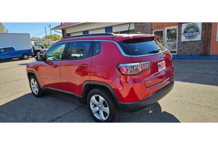 $11990 : 2018 Compass Latitude image 7