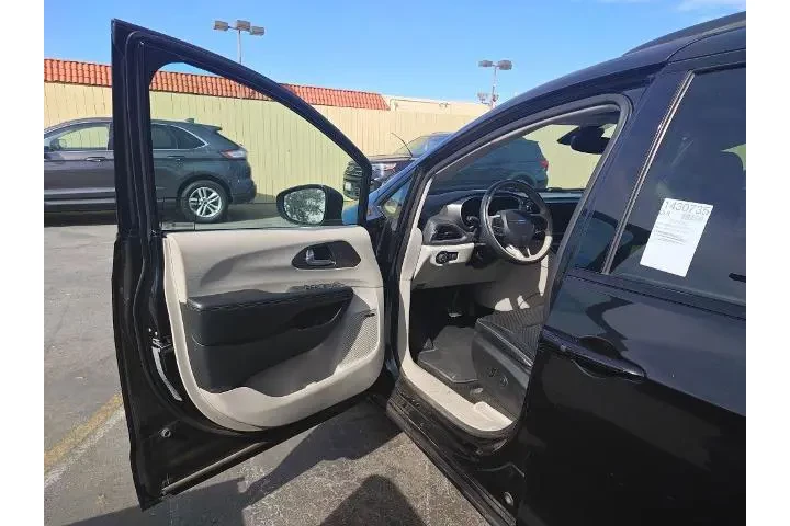 $23161 : Chrysler Pacifica Hybrid 201 image 7