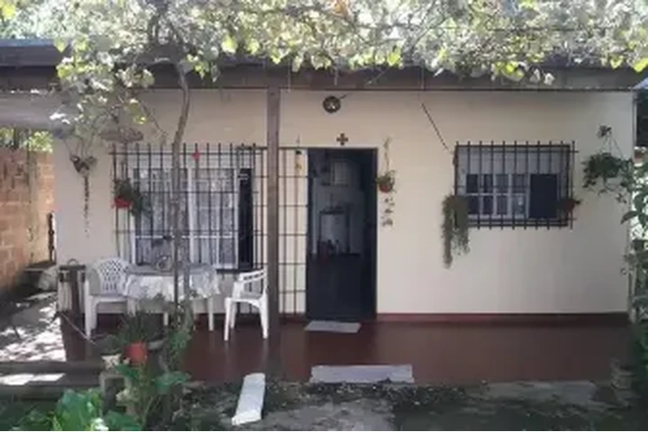 $40000 : dueño directo vendo casa merlo image 1