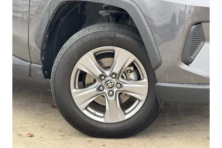 $28709 : Toyota RAV4 Hybrid 2024 AWD image 2