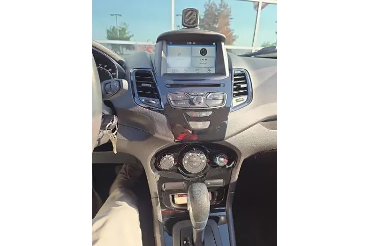 $6762 : Ford Fiesta 2016 SE 4dr Hatc image 9