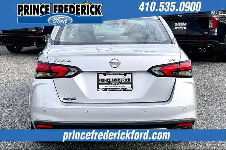 $14915 : Nissan Versa 2023 SV 4dr Sed image 4