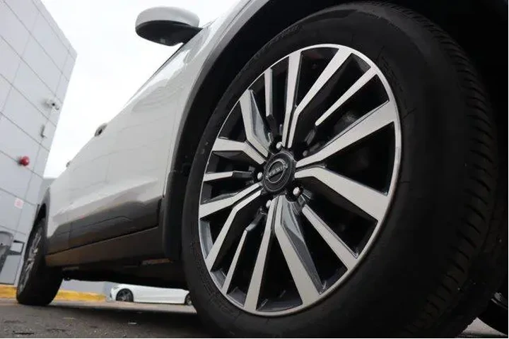 $17505 : Nissan Kicks 2024 SV 4dr Cro image 7