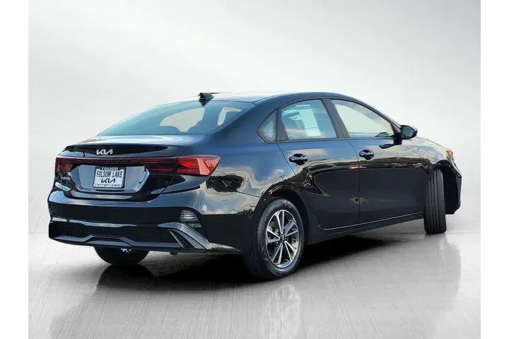 $17846 : Kia Forte 2024 LXS 4dr Sedan image 4