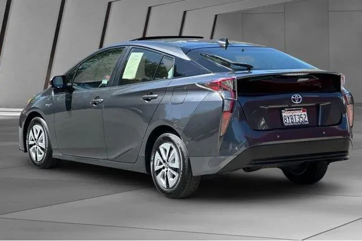 $19000 : Toyota Prius 2017 Four 4dr H image 10
