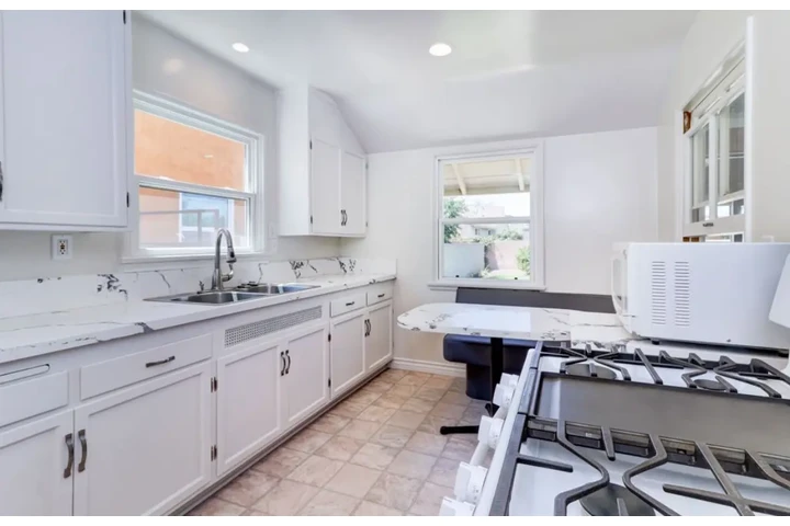$2000 : 2 Bedroom House in South LA image 2