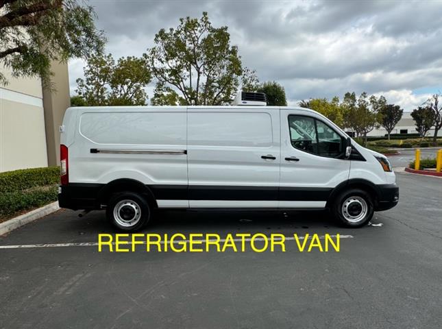 2021 Transit 150 Van Low Roof image 1